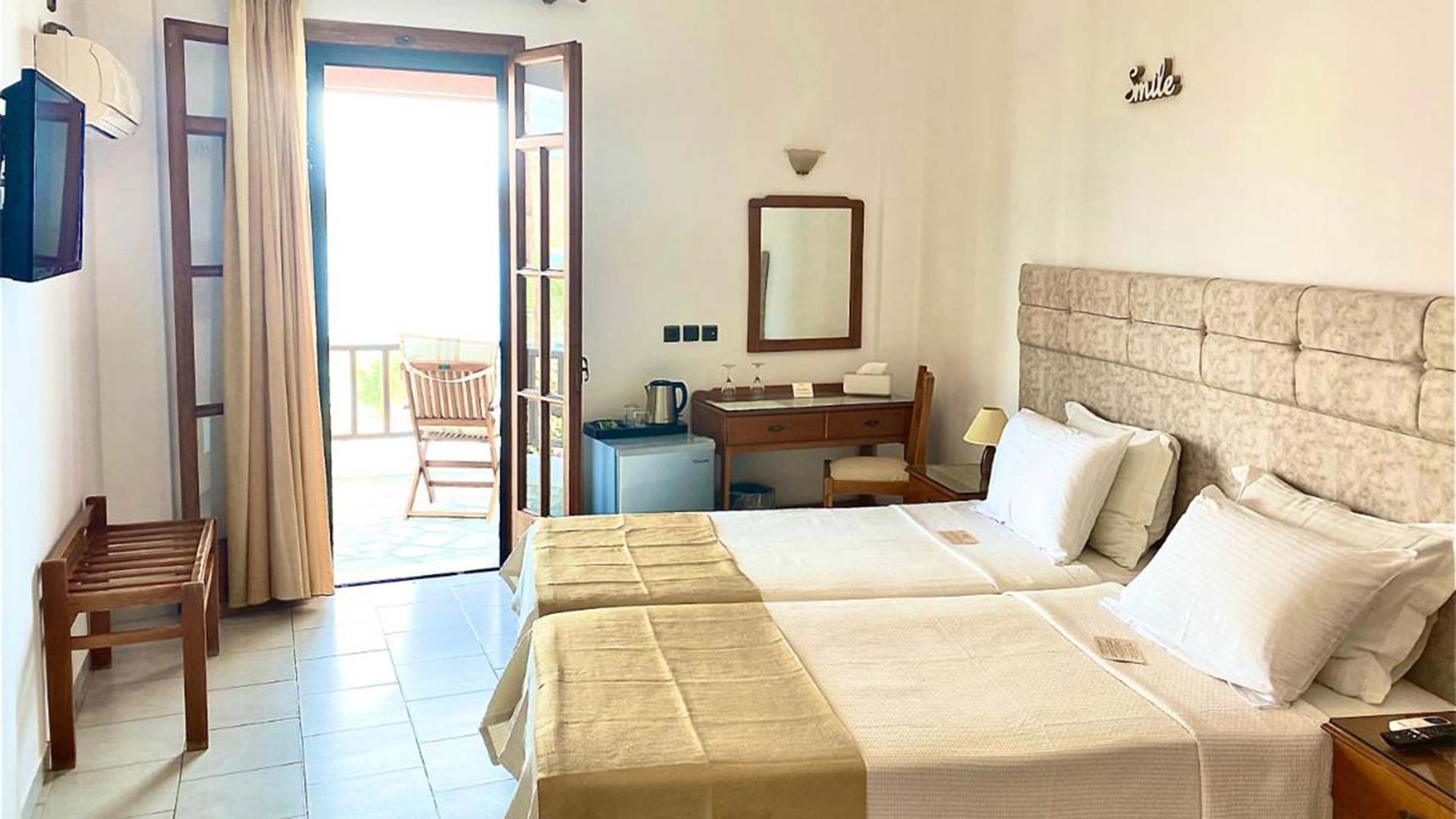 Twin room with sea view in Serifos