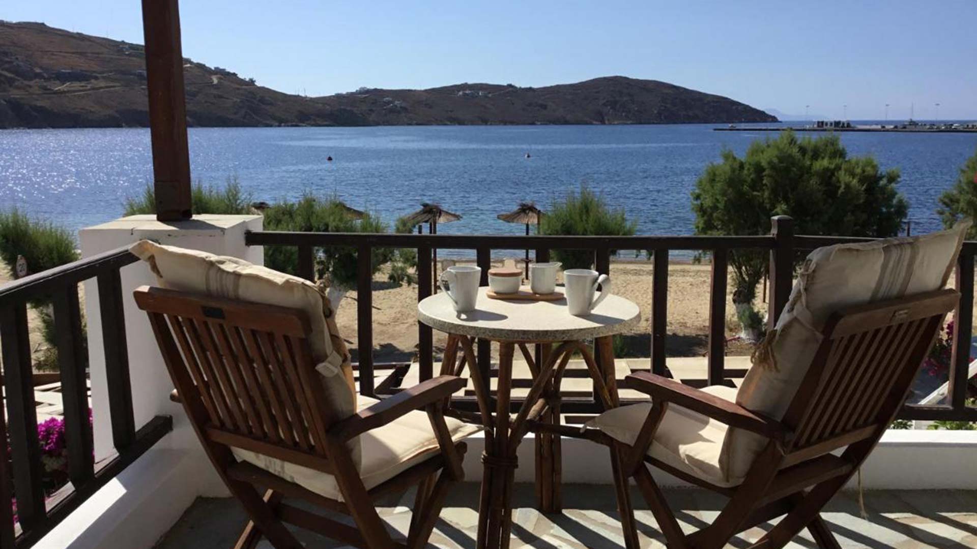 Twin room with sea view in Serifos